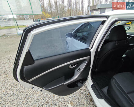 Білий Хендай i30, об'ємом двигуна 1.4 л та пробігом 105 тис. км за 8400 $, фото 13 на Automoto.ua