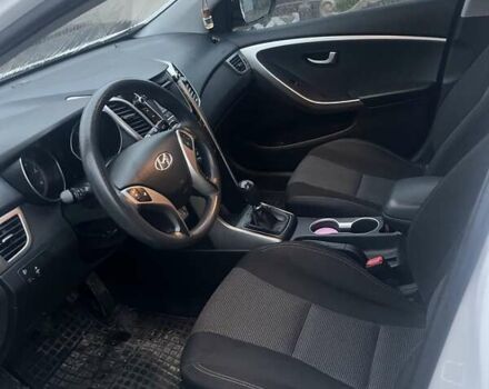 Белый Хендай i30, объемом двигателя 1.4 л и пробегом 127 тыс. км за 8800 $, фото 11 на Automoto.ua
