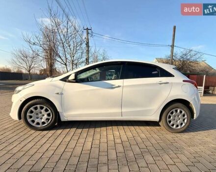 Белый Хендай i30, объемом двигателя 1.4 л и пробегом 180 тыс. км за 7500 $, фото 2 на Automoto.ua