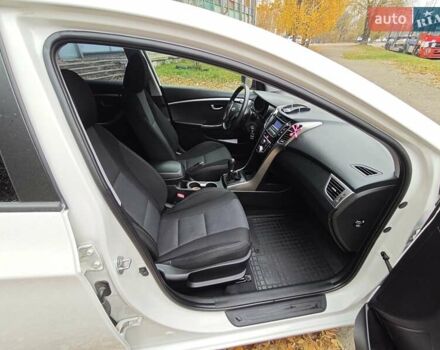 Белый Хендай i30, объемом двигателя 1.4 л и пробегом 105 тыс. км за 8400 $, фото 16 на Automoto.ua