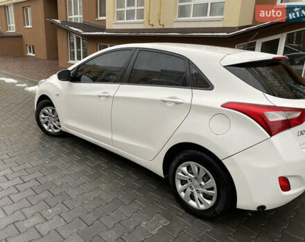 Белый Хендай i30, объемом двигателя 1.4 л и пробегом 239 тыс. км за 5500 $, фото 4 на Automoto.ua
