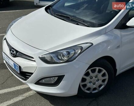 Белый Хендай i30, объемом двигателя 1.4 л и пробегом 198 тыс. км за 8490 $, фото 6 на Automoto.ua