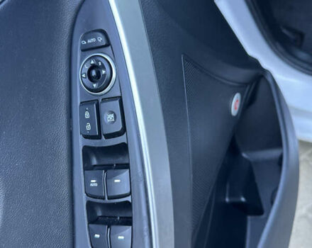 Белый Хендай i30, объемом двигателя 1.59 л и пробегом 125 тыс. км за 13800 $, фото 6 на Automoto.ua