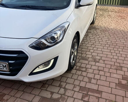 Білий Хендай i30, об'ємом двигуна 1.6 л та пробігом 201 тис. км за 9300 $, фото 1 на Automoto.ua
