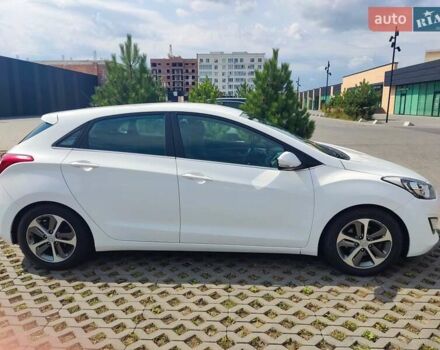 Белый Хендай i30, объемом двигателя 1.58 л и пробегом 219 тыс. км за 8500 $, фото 6 на Automoto.ua