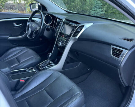 Белый Хендай i30, объемом двигателя 1.59 л и пробегом 125 тыс. км за 13800 $, фото 9 на Automoto.ua