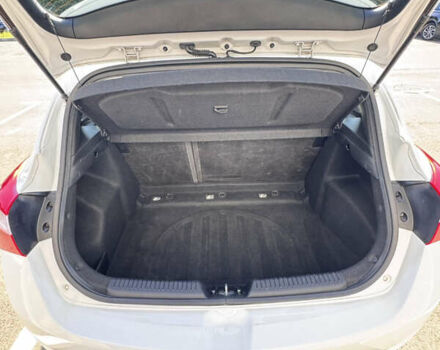 Білий Хендай i30, об'ємом двигуна 1.59 л та пробігом 158 тис. км за 12400 $, фото 15 на Automoto.ua