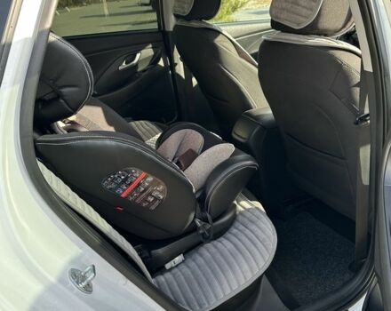 Білий Хендай i30, об'ємом двигуна 1.4 л та пробігом 210 тис. км за 12000 $, фото 4 на Automoto.ua