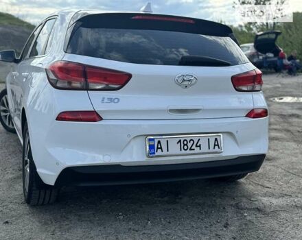 Білий Хендай i30, об'ємом двигуна 1.59 л та пробігом 65 тис. км за 16850 $, фото 3 на Automoto.ua