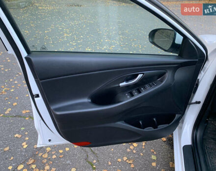 Белый Хендай i30, объемом двигателя 1.5 л и пробегом 70 тыс. км за 13800 $, фото 3 на Automoto.ua