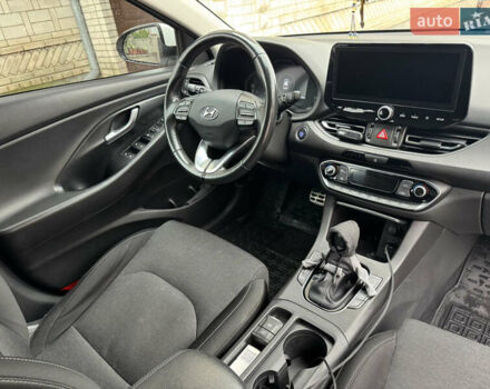 Белый Хендай i30, объемом двигателя 1.5 л и пробегом 77 тыс. км за 18000 $, фото 5 на Automoto.ua