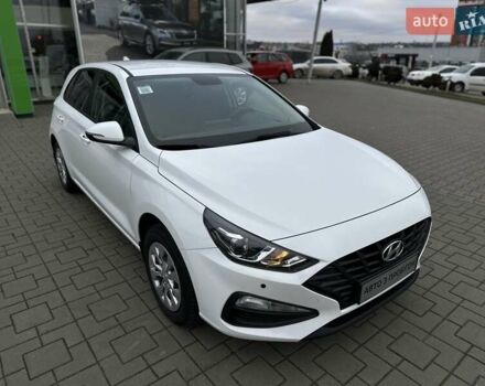 Белый Хендай i30, объемом двигателя 1.5 л и пробегом 56 тыс. км за 16843 $, фото 6 на Automoto.ua