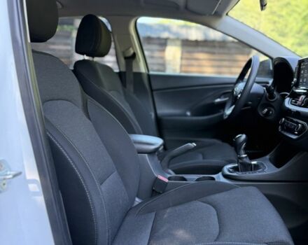 Белый Хендай i30, объемом двигателя 1.5 л и пробегом 68 тыс. км за 12999 $, фото 22 на Automoto.ua
