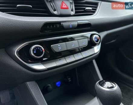 Белый Хендай i30, объемом двигателя 1.5 л и пробегом 56 тыс. км за 16843 $, фото 27 на Automoto.ua