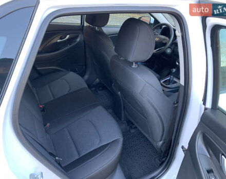 Белый Хендай i30, объемом двигателя 1.5 л и пробегом 70 тыс. км за 13800 $, фото 11 на Automoto.ua
