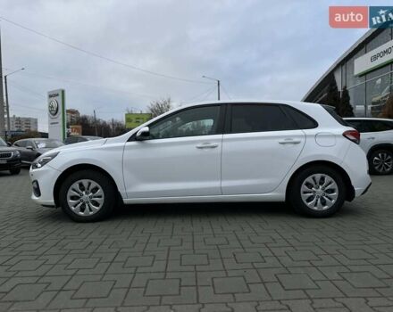 Белый Хендай i30, объемом двигателя 1.5 л и пробегом 56 тыс. км за 16843 $, фото 8 на Automoto.ua