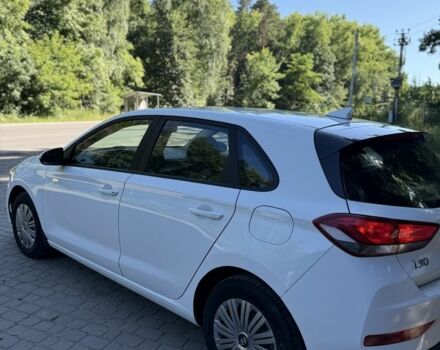Белый Хендай i30, объемом двигателя 1.5 л и пробегом 68 тыс. км за 12999 $, фото 3 на Automoto.ua