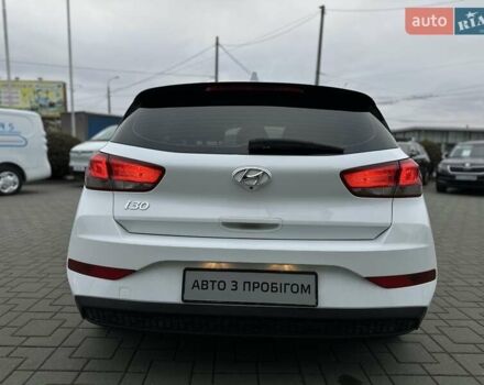 Белый Хендай i30, объемом двигателя 1.5 л и пробегом 56 тыс. км за 16843 $, фото 13 на Automoto.ua