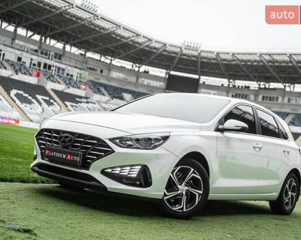 Белый Хендай i30, объемом двигателя 1.5 л и пробегом 74 тыс. км за 18500 $, фото 4 на Automoto.ua