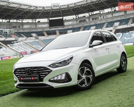 Белый Хендай i30, объемом двигателя 1.5 л и пробегом 74 тыс. км за 18500 $, фото 2 на Automoto.ua