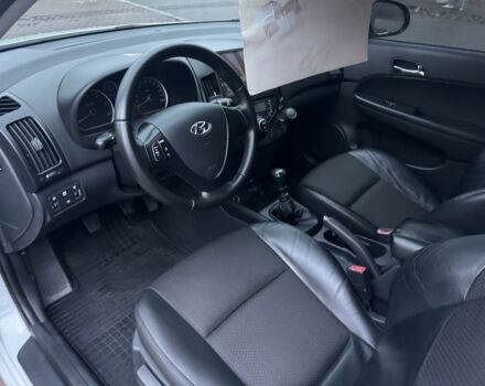 Белый Хендай i30, объемом двигателя 1.6 л и пробегом 194 тыс. км за 5999 $, фото 9 на Automoto.ua