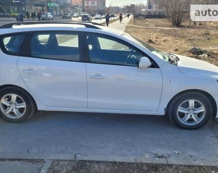 Білий Хендай i30, об'ємом двигуна 1.6 л та пробігом 195 тис. км за 6800 $, фото 3 на Automoto.ua