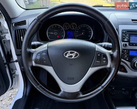 Белый Хендай i30, объемом двигателя 2 л и пробегом 240 тыс. км за 8500 $, фото 8 на Automoto.ua