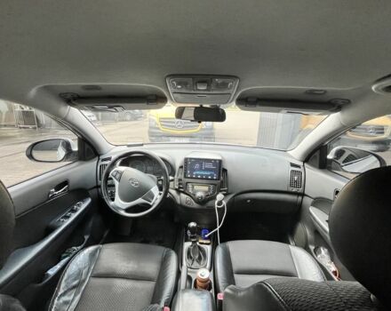 Білий Хендай i30, об'ємом двигуна 1.6 л та пробігом 310 тис. км за 5300 $, фото 7 на Automoto.ua
