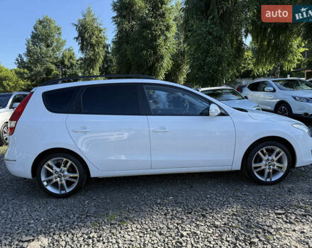 Белый Хендай i30, объемом двигателя 2 л и пробегом 240 тыс. км за 8500 $, фото 3 на Automoto.ua