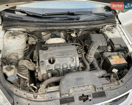 Белый Хендай i30, объемом двигателя 1.59 л и пробегом 253 тыс. км за 7000 $, фото 7 на Automoto.ua