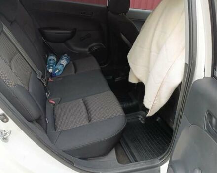 Белый Хендай i30, объемом двигателя 1.6 л и пробегом 155 тыс. км за 6500 $, фото 7 на Automoto.ua