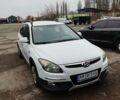 Белый Хендай i30, объемом двигателя 1.6 л и пробегом 250 тыс. км за 5600 $, фото 1 на Automoto.ua