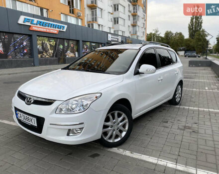 Белый Хендай i30, объемом двигателя 1.59 л и пробегом 253 тыс. км за 7000 $, фото 3 на Automoto.ua