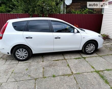 Белый Хендай i30, объемом двигателя 1.6 л и пробегом 155 тыс. км за 6500 $, фото 2 на Automoto.ua