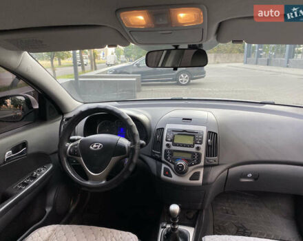 Белый Хендай i30, объемом двигателя 1.59 л и пробегом 253 тыс. км за 7000 $, фото 5 на Automoto.ua