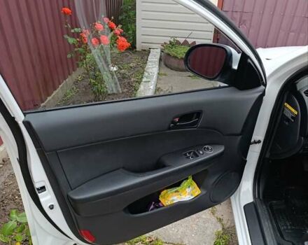 Белый Хендай i30, объемом двигателя 1.6 л и пробегом 155 тыс. км за 6500 $, фото 6 на Automoto.ua