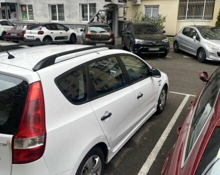Белый Хендай i30, объемом двигателя 1.6 л и пробегом 258 тыс. км за 4600 $, фото 1 на Automoto.ua