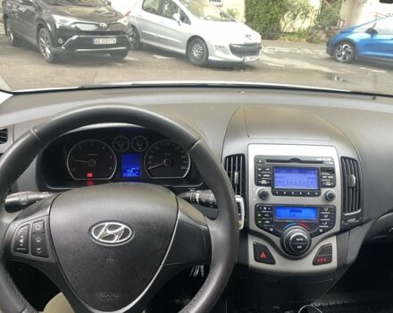 Белый Хендай i30, объемом двигателя 1.6 л и пробегом 258 тыс. км за 4600 $, фото 7 на Automoto.ua