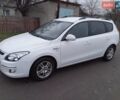 Белый Хендай i30, объемом двигателя 1.6 л и пробегом 330 тыс. км за 2500 $, фото 1 на Automoto.ua