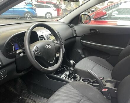 Белый Хендай i30, объемом двигателя 1.6 л и пробегом 258 тыс. км за 4600 $, фото 6 на Automoto.ua