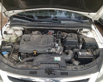 Белый Хендай i30, объемом двигателя 1.6 л и пробегом 330 тыс. км за 3500 $, фото 10 на Automoto.ua