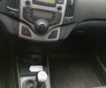 Белый Хендай i30, объемом двигателя 1.6 л и пробегом 330 тыс. км за 3500 $, фото 5 на Automoto.ua