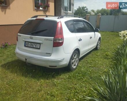 Белый Хендай i30, объемом двигателя 1.58 л и пробегом 270 тыс. км за 5300 $, фото 3 на Automoto.ua