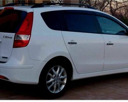 Белый Хендай i30, объемом двигателя 1.6 л и пробегом 250 тыс. км за 6400 $, фото 1 на Automoto.ua