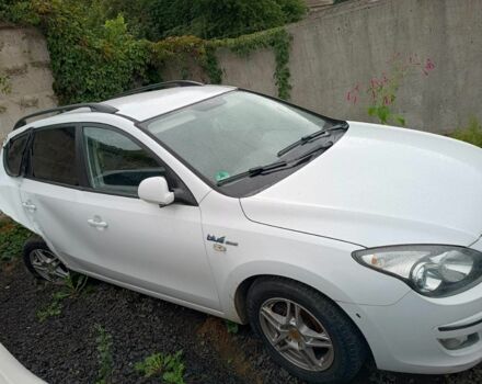 Белый Хендай i30, объемом двигателя 1.6 л и пробегом 330 тыс. км за 3500 $, фото 5 на Automoto.ua