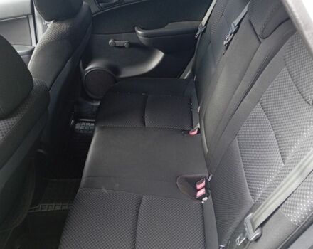 Белый Хендай i30, объемом двигателя 1.6 л и пробегом 330 тыс. км за 3500 $, фото 9 на Automoto.ua