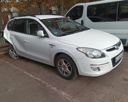 Белый Хендай i30, объемом двигателя 1.6 л и пробегом 330 тыс. км за 3500 $, фото 1 на Automoto.ua