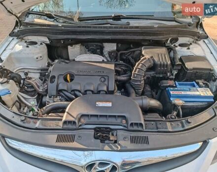 Белый Хендай i30, объемом двигателя 1.4 л и пробегом 220 тыс. км за 7000 $, фото 6 на Automoto.ua