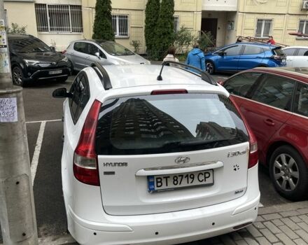 Белый Хендай i30, объемом двигателя 1.6 л и пробегом 258 тыс. км за 4600 $, фото 4 на Automoto.ua