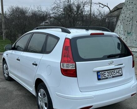 Білий Хендай i30, об'ємом двигуна 1.6 л та пробігом 300 тис. км за 6000 $, фото 5 на Automoto.ua